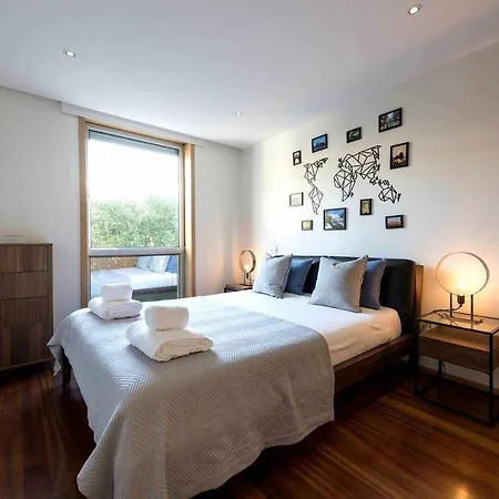 Brunos House דירה לברה